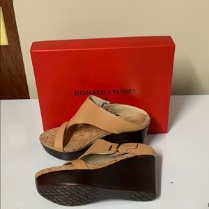 Donald J Pliner thong mule sandals!!!!